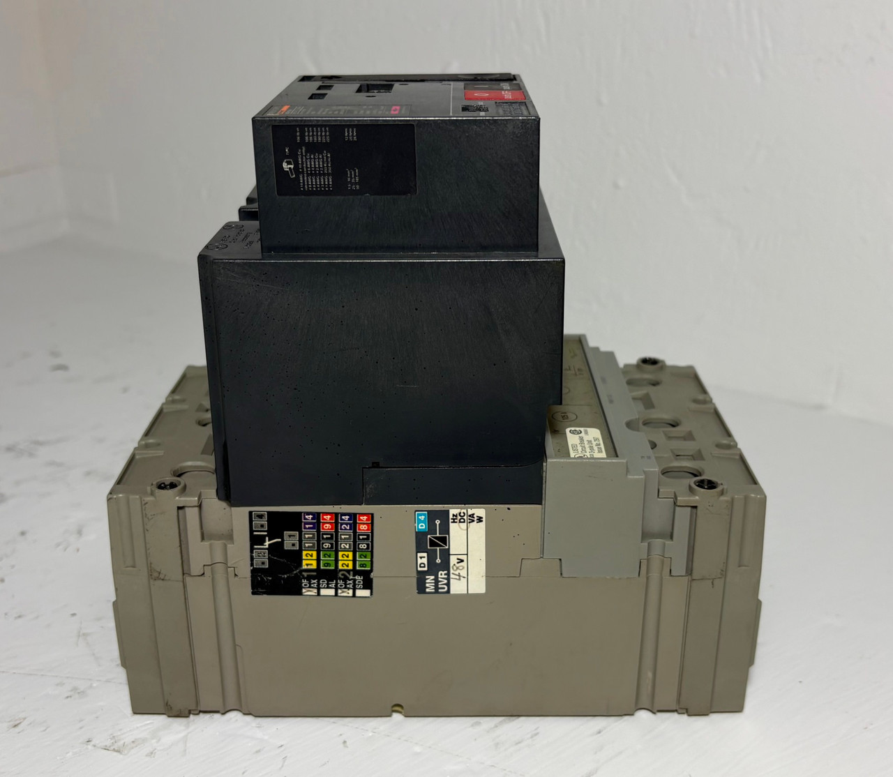 Merlin Gerin NSF150H 150A Compact Circuit Breaker w/ 48 VDC Shunt & Aux 125 Amp (EM5985-1)