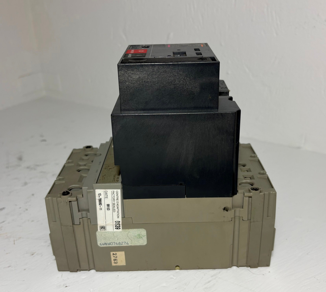 Merlin Gerin NSF150H 150A Compact Circuit Breaker w/ 48 VDC Shunt & Aux 125 Amp (EM5985-1)
