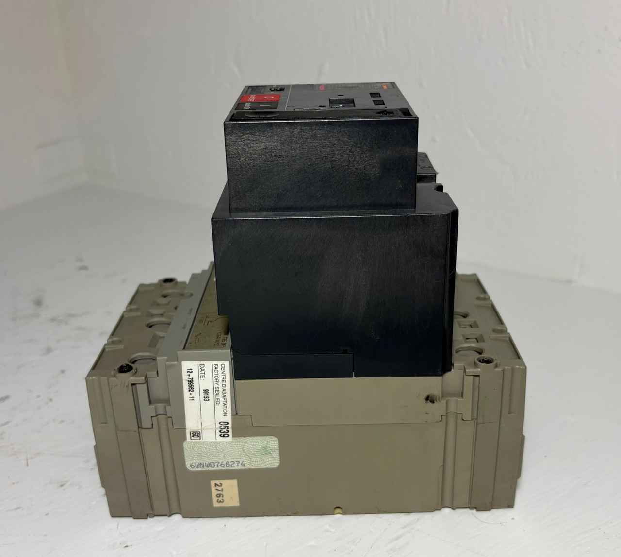 Merlin Gerin NSF150H 150A Compact Circuit Breaker w/ 48 VDC Shunt & Aux 125 Amp (EM5985-1)