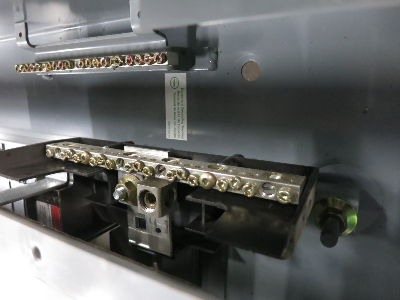 Square D 125A NF Circuit Breaker Panel Board 3PH 4W 600V Max 125 Amp MH44WP 3R (DW8430-1)