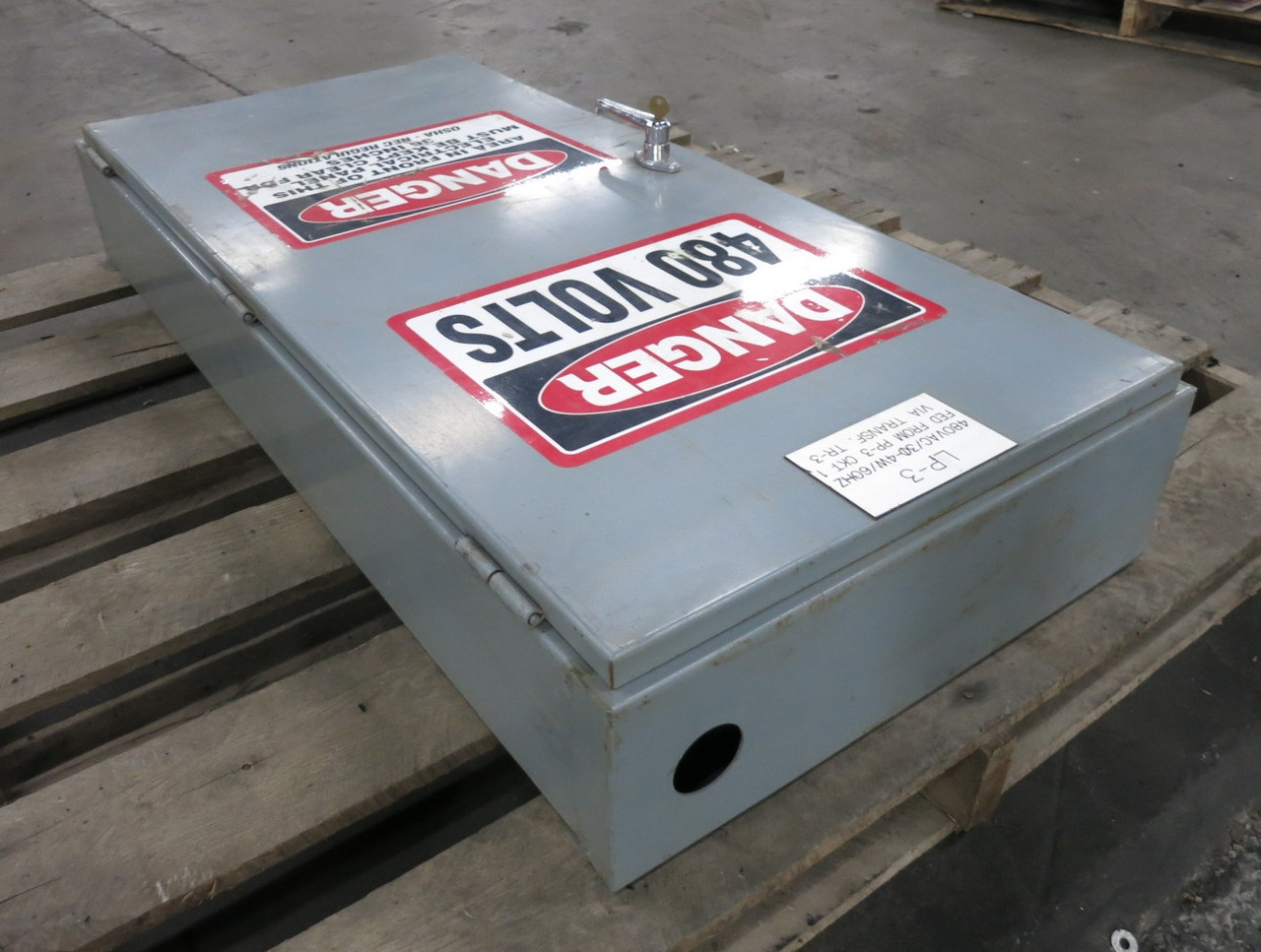 Square D 125A NF Circuit Breaker Panel Board 3PH 4W 600V Max 125 Amp MH44WP 3R (DW8430-1)