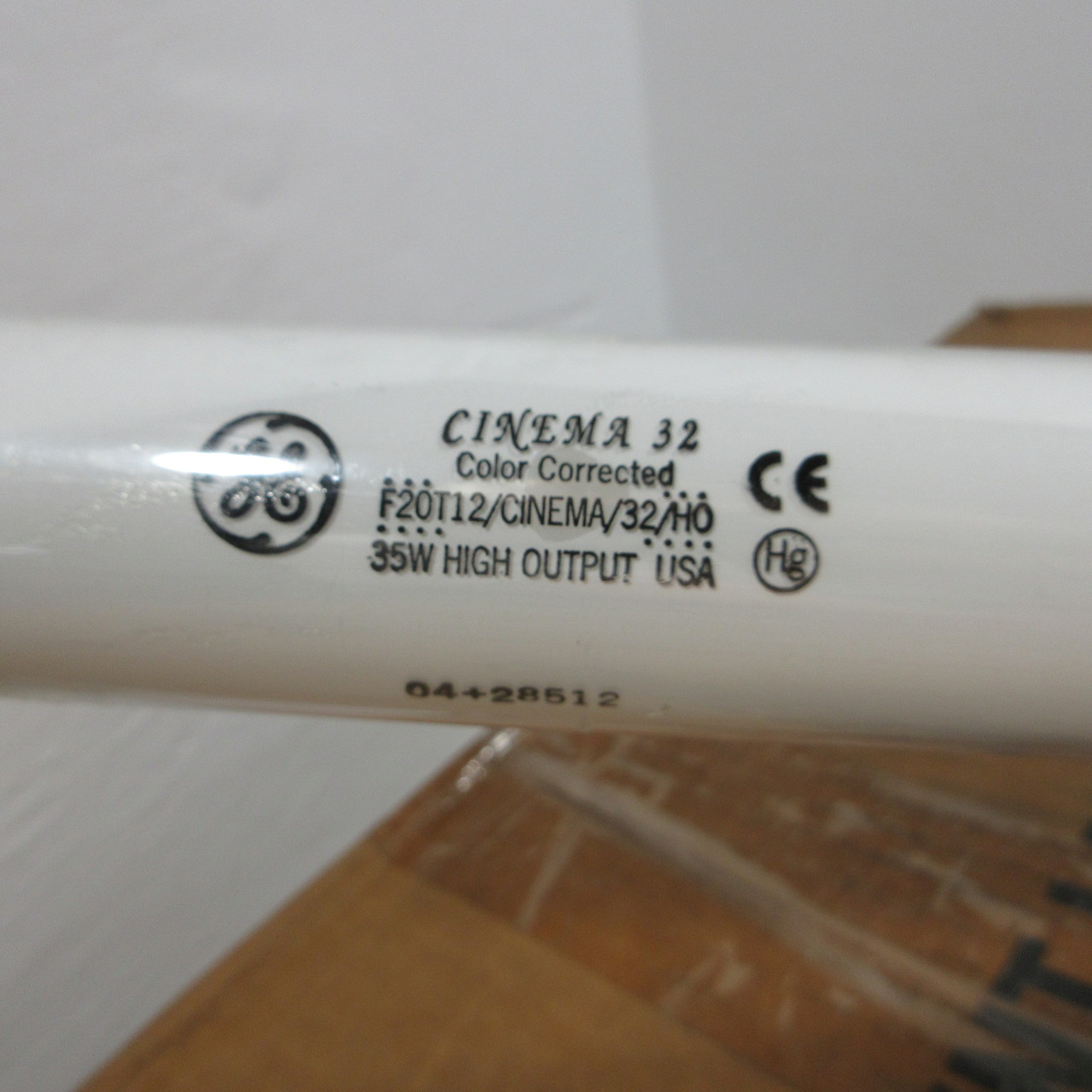 NEW GE F20T12/CINEMA32/HO/CVG Color Corrected Light Bulbs 35W 23" (BOX OF 24) (AH1507-3)