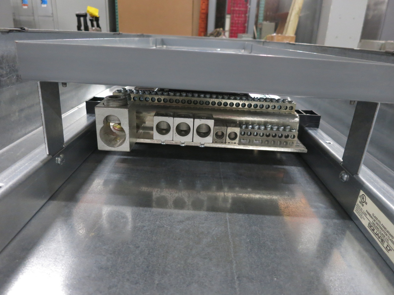 Square D NQOD 400A Breaker Panel Board 208Y/120 V 3PH 4W MLO 400 Amp Main Lug (DW8444-1)