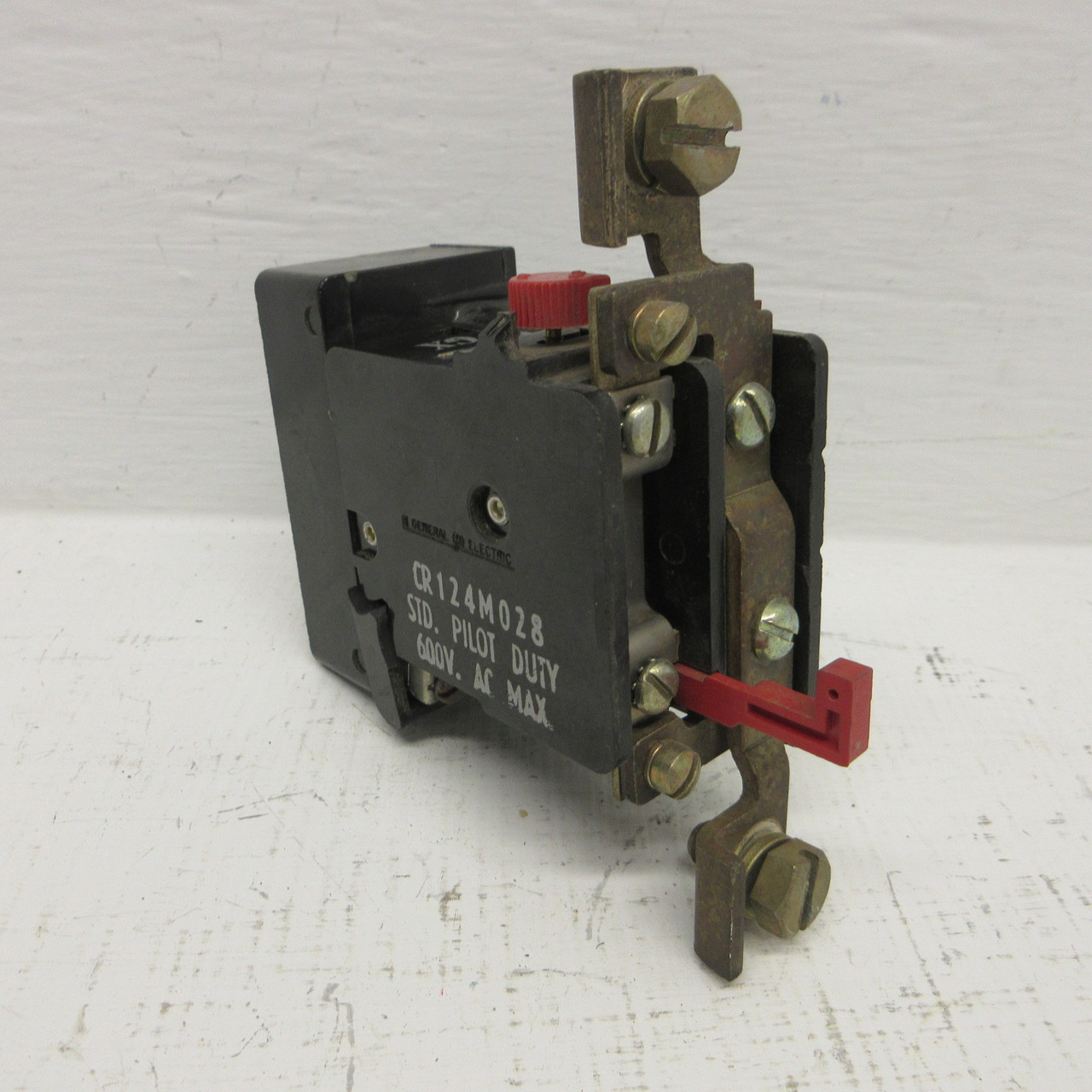 Image of General Electric GE CR124M028 Overolad Relay STD Pilot Duty 600VAC Max (CHIPPED)