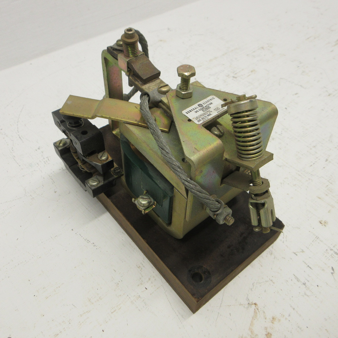 Image of General Electric IC2800 A501AR23C DC Contactor 100 Amp 600V GE 100A 120 VDC Coil