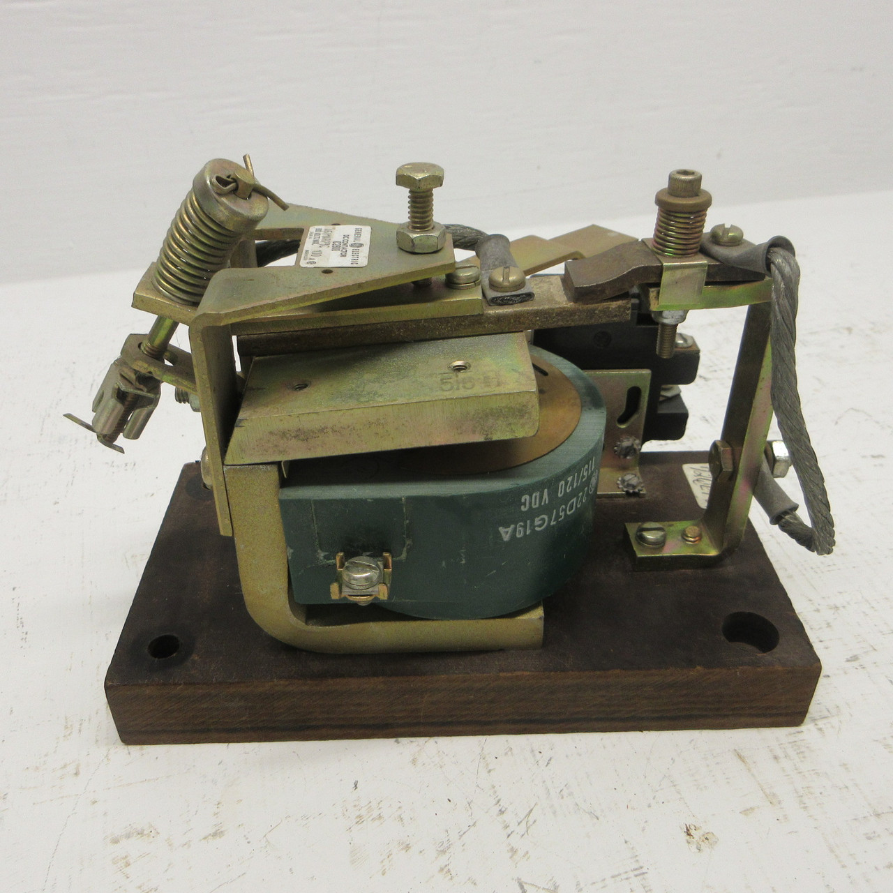 General Electric IC2800 A501AR23C DC Contactor 100 Amp 600V GE 100A 120 VDC Coil (AH1510-1)