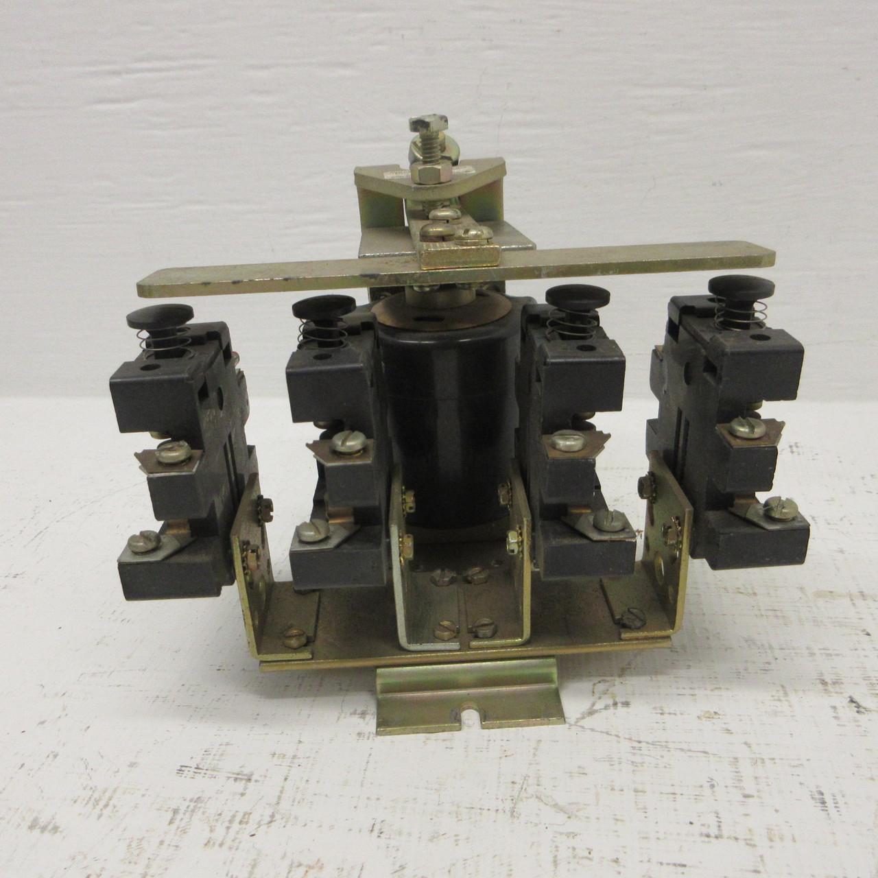 General Electric IC2820 A100BB3BD Relay 10 Amp 600V GE 10A 115/120 VDC Coil (AH1511-1)
