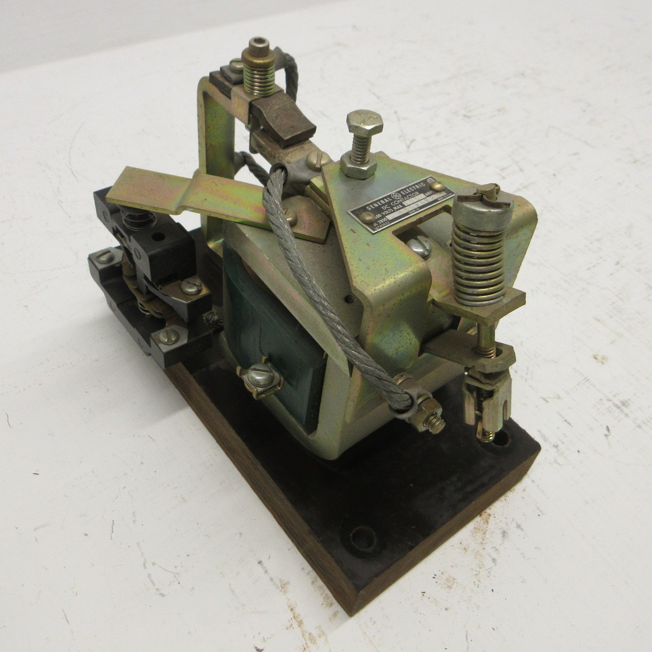 Image of General Electric IC2800 A501AB23C DC Contactor 100 Amp 600V GE 100A 120 VDC Coil