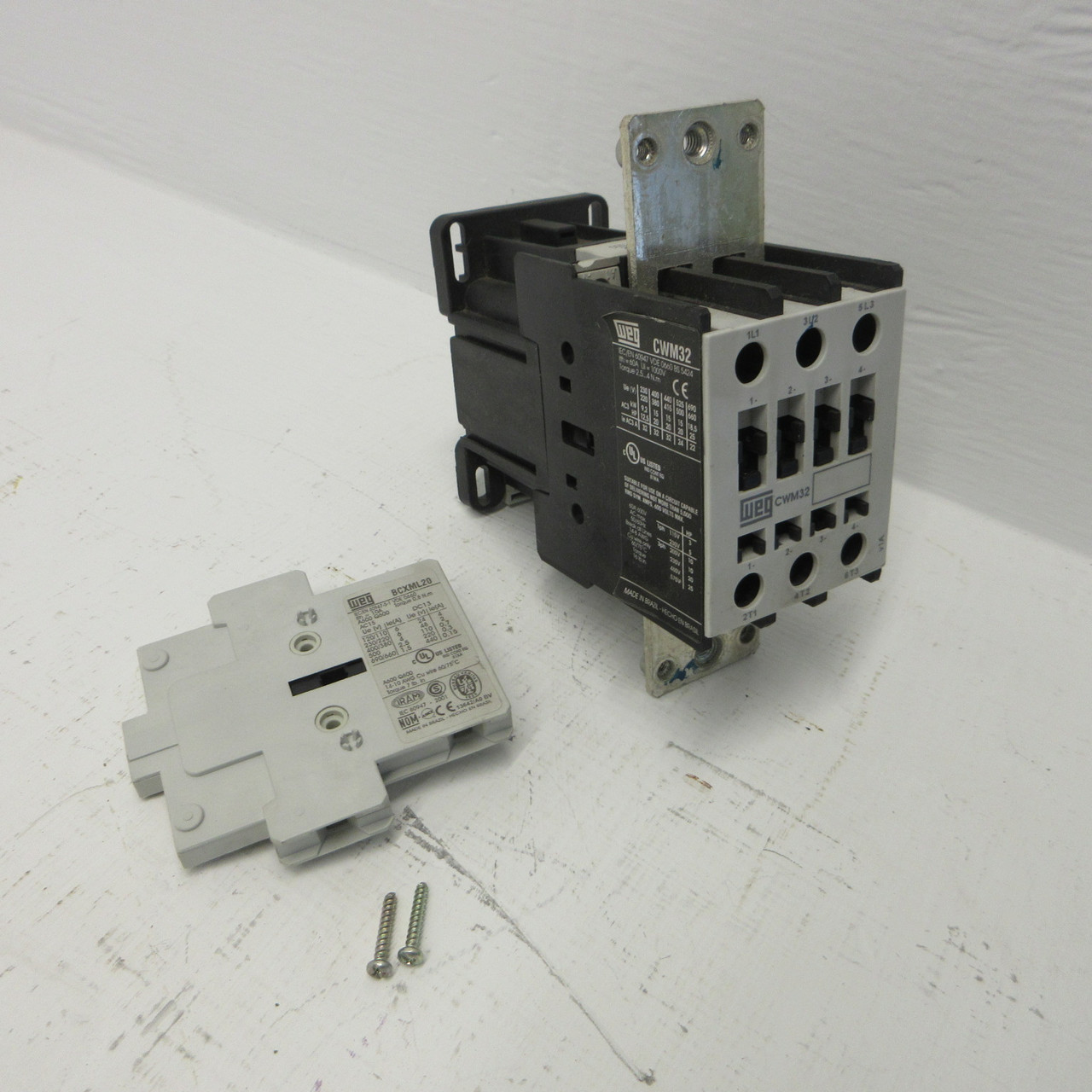 WEG CWM32 Contactor 60A 600VAC Max 208-240VDC Coil 3PH w/ 1x BCXML20 Aux Contact (AH1530-1)