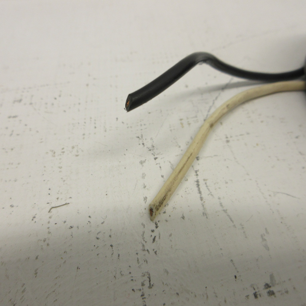 WICC ltd D800L36 Current Transformer 800/5 0.6KV 12.5 @ 60HZ 800:5A (NO LABEL) (AH1528-14)