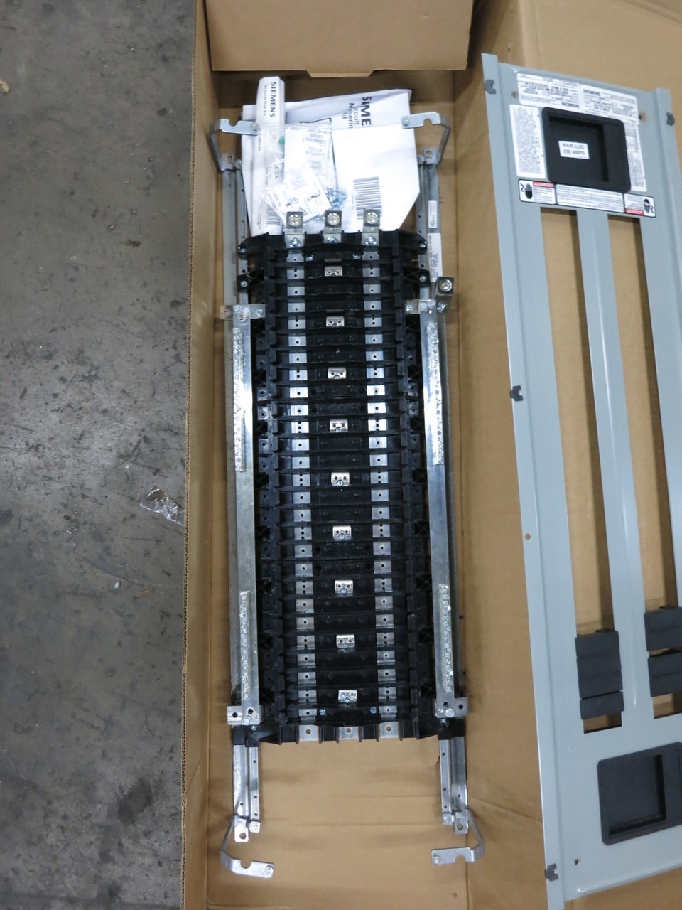 NEW Siemens P1C54ML250ATST 250A 208Y/120 Breaker Panel Interior MLO P1 250 Amp (DW8460-1)