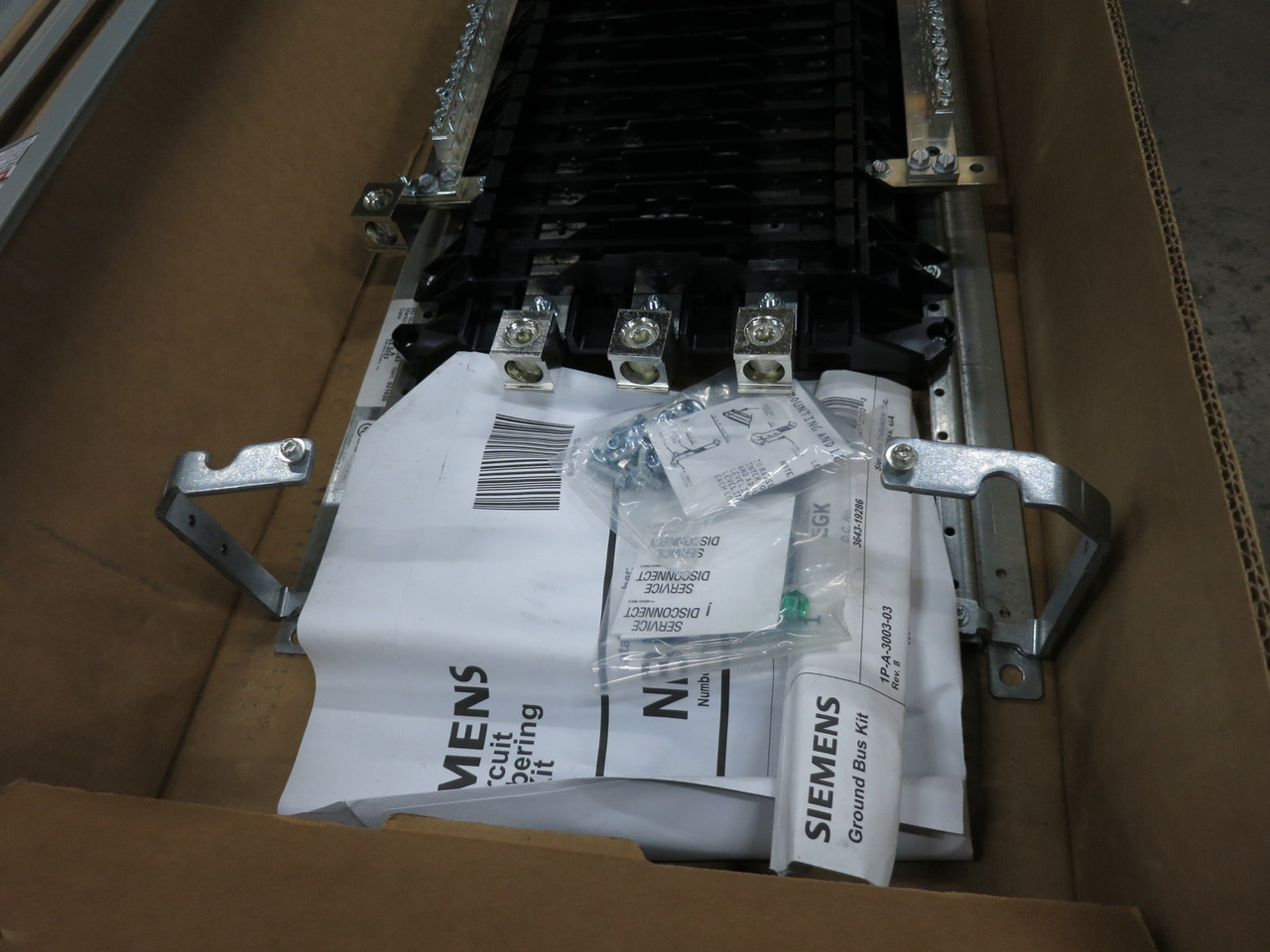 NEW Siemens P1C54ML250ATST 250A 208Y/120 Breaker Panel Interior MLO P1 250 Amp (DW8460-1)