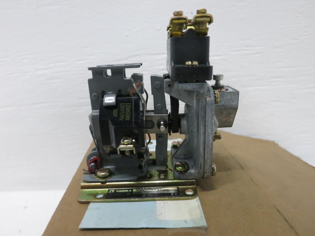 NEW Square D 9050AO10EV02 AC Pneumatic Timing Relay 9050 120V Coil 9050A010E (DW8467-1)