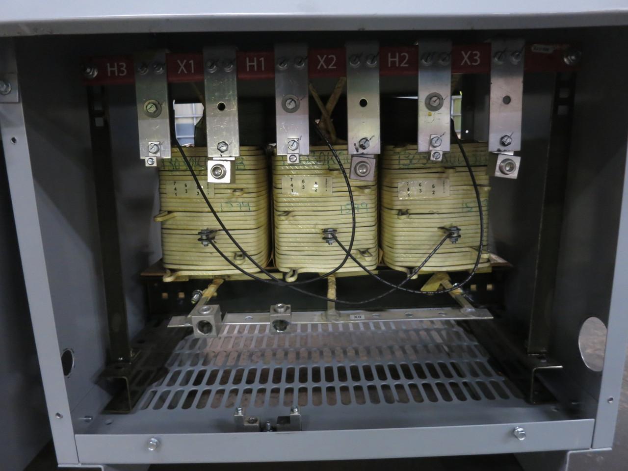 ACME 30 kVA 480 Delta to 208Y/120 V 3PH Dry Type Transformer T3030K0013B 480V 3R (DW8481-1)