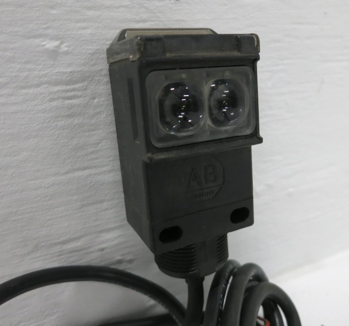 Allen Bradley 42GTU-9002 Photoswitch 9000 Photoelectric Sensor Photo Switch (DW8472-1)