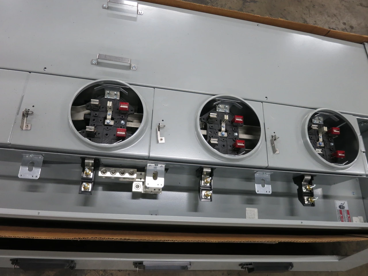 NEW Eaton 1MP3206RRL 600A/200A 120/240V 1PH 3x Socket Meter Pack Ringless 3W (DW8500-3)