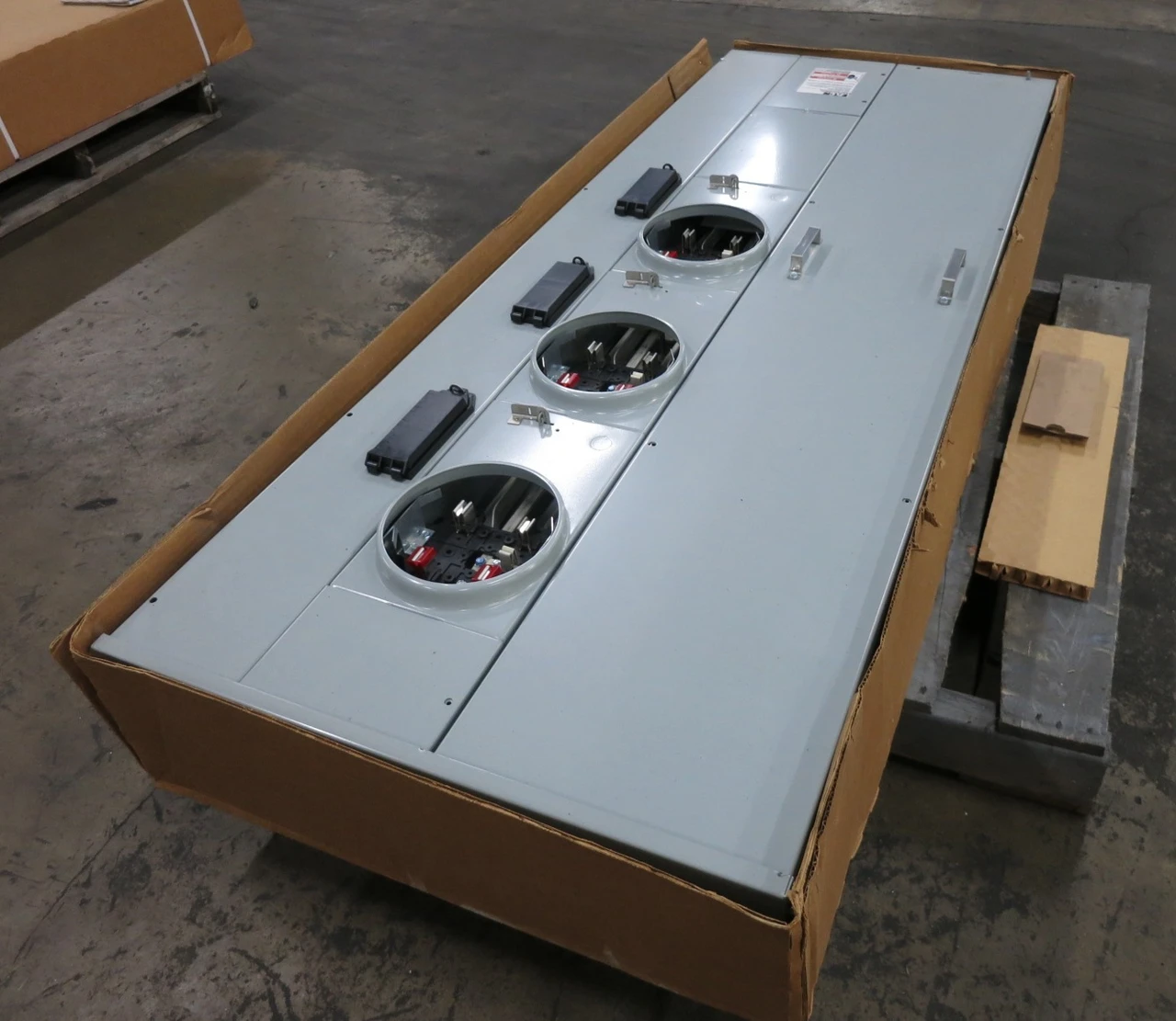 NEW Eaton 1MP3206RRL 600A/200A 120/240V 1PH 3x Socket Meter Pack Ringless 3W (DW8500-3)