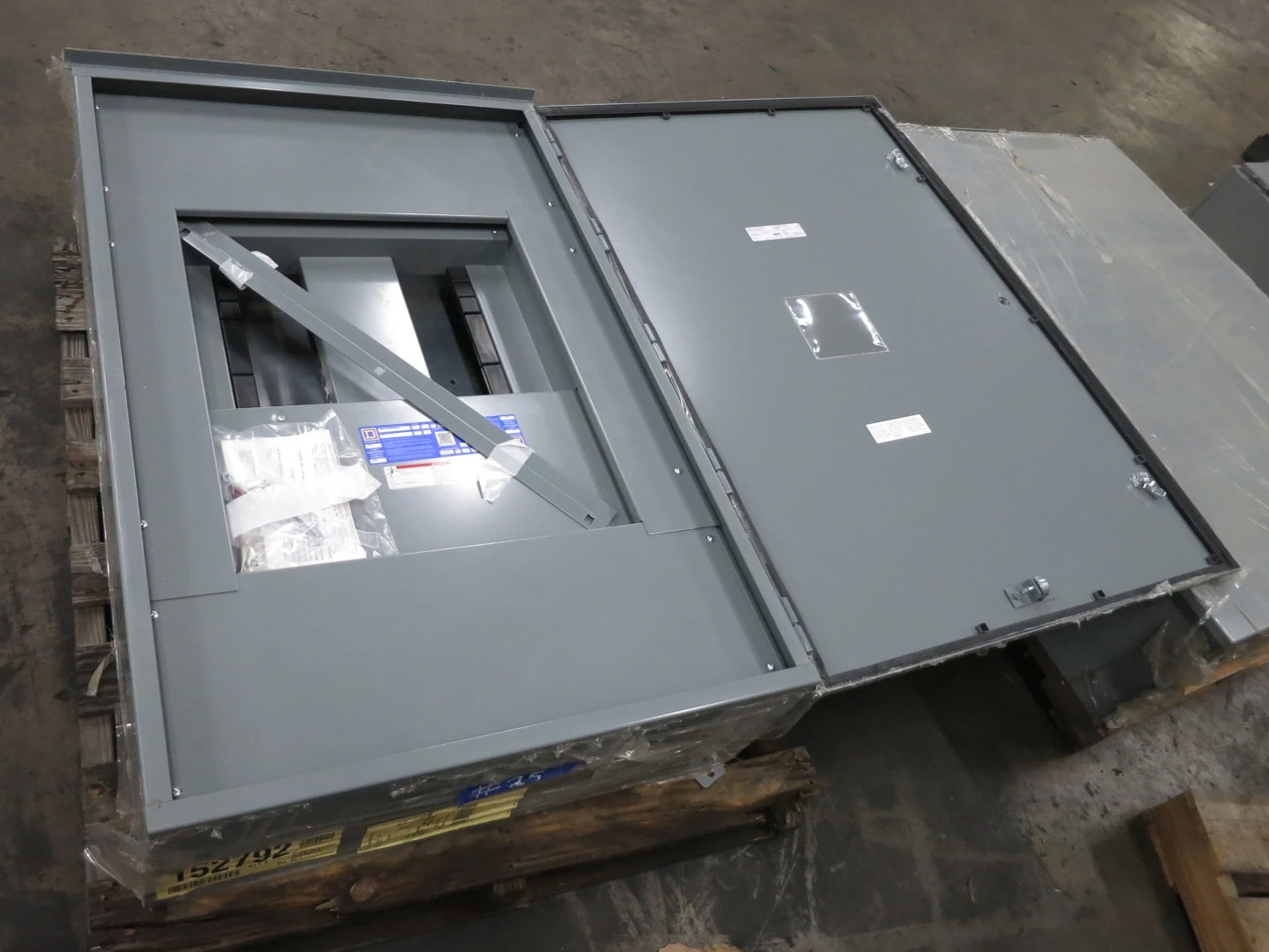 NEW Square D 225A HCJ I-Line Breaker Panel Board 480Y/277 V 3P4W MLO 225 Amp 3R (DW8498-1)