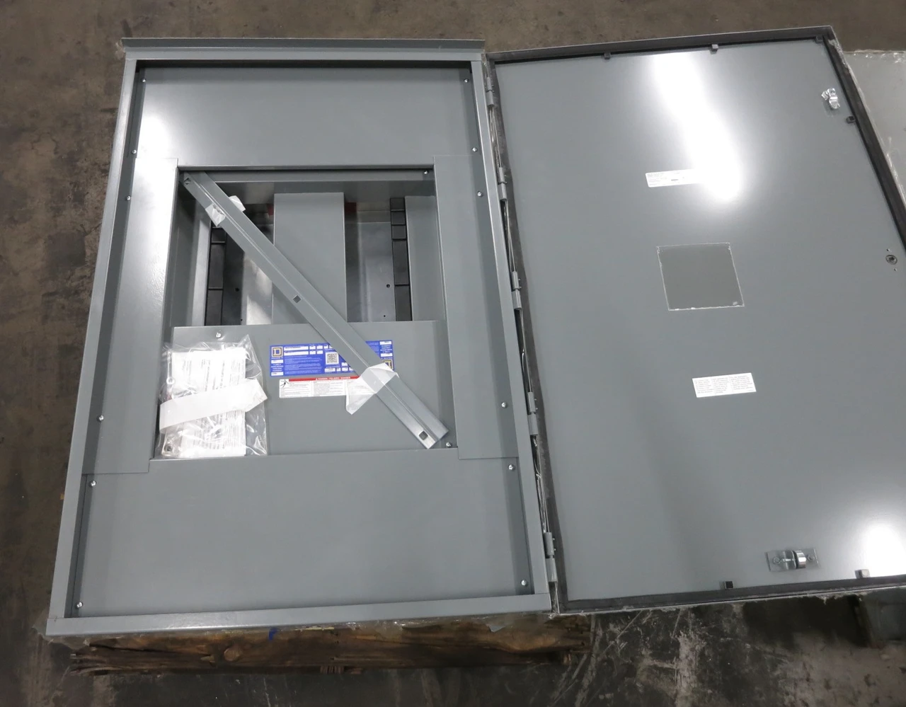 NEW Square D 225A HCJ I-Line Breaker Panel Board 480Y/277 V 3P4W MLO 225 Amp 3R (DW8498-1)