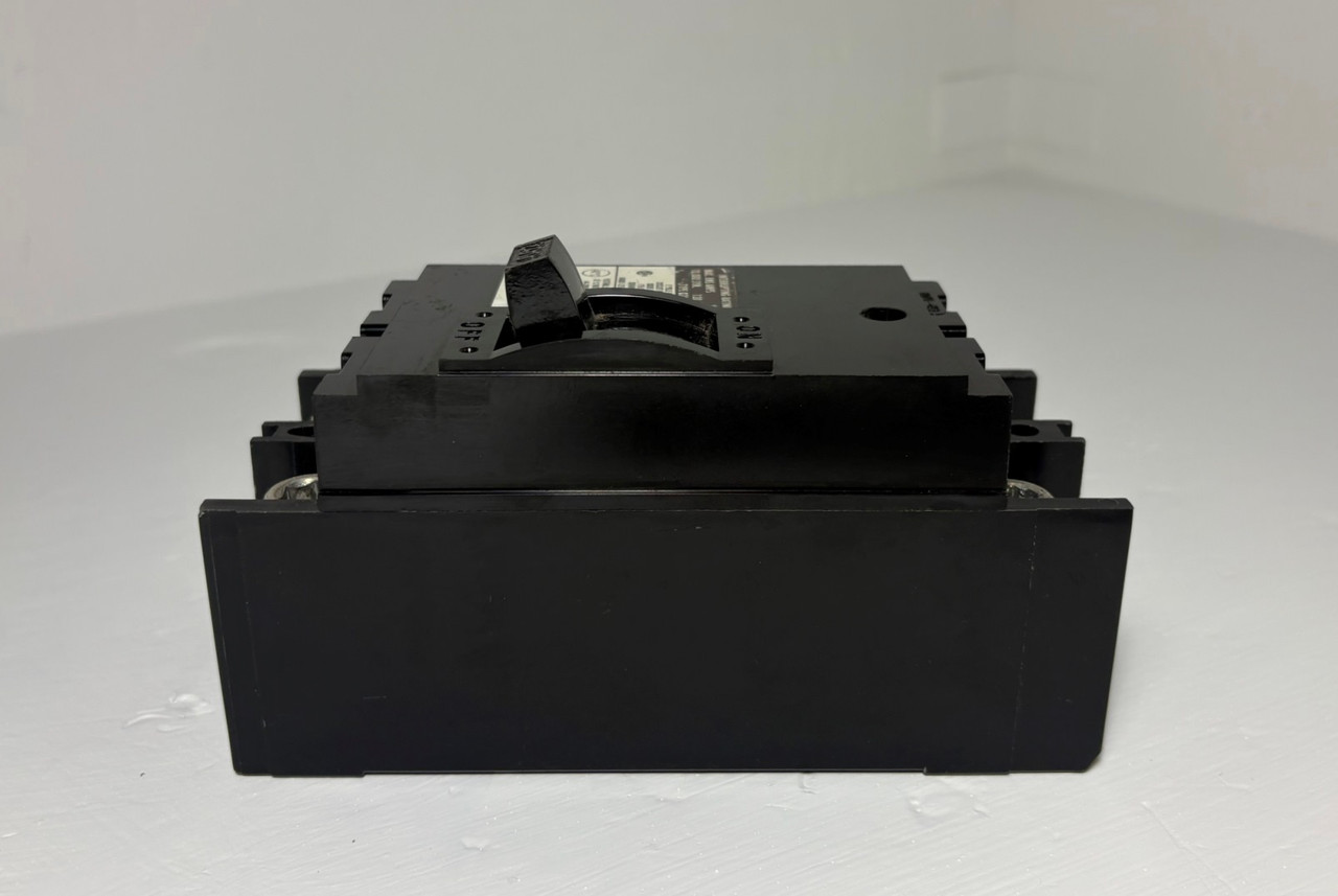 Square D Q2L2200 200A 2 Pole Circuit Breaker 120/240V Type Q2L 2P 200 Amp (EM5993-1)