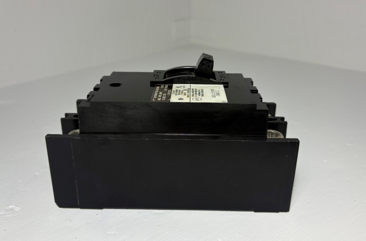 Square D Q2L2200 200A 2 Pole Circuit Breaker 120/240V Type Q2L 2P 200 Amp (EM5993-1)