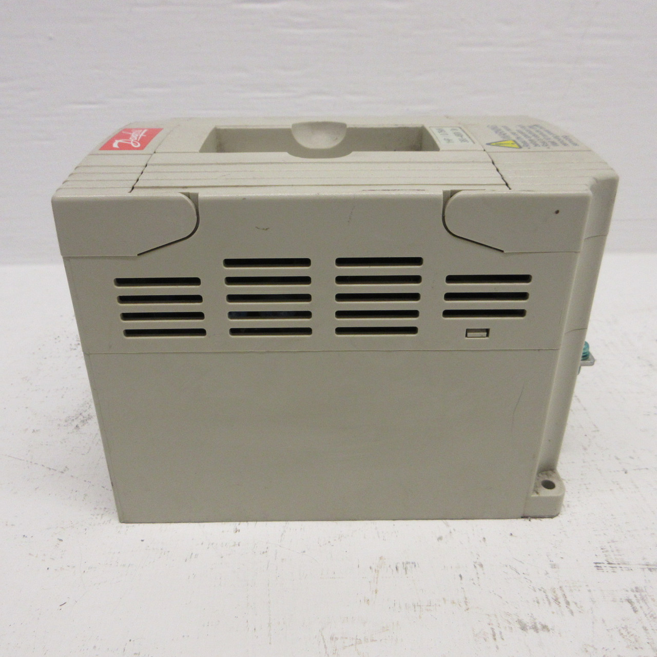 Danfoss VLT-Micro 176F7312 1 HP AC Drive 0.75kW 380-480V 4.2A 2.3kVA (No Keypad) (AH1556-1)
