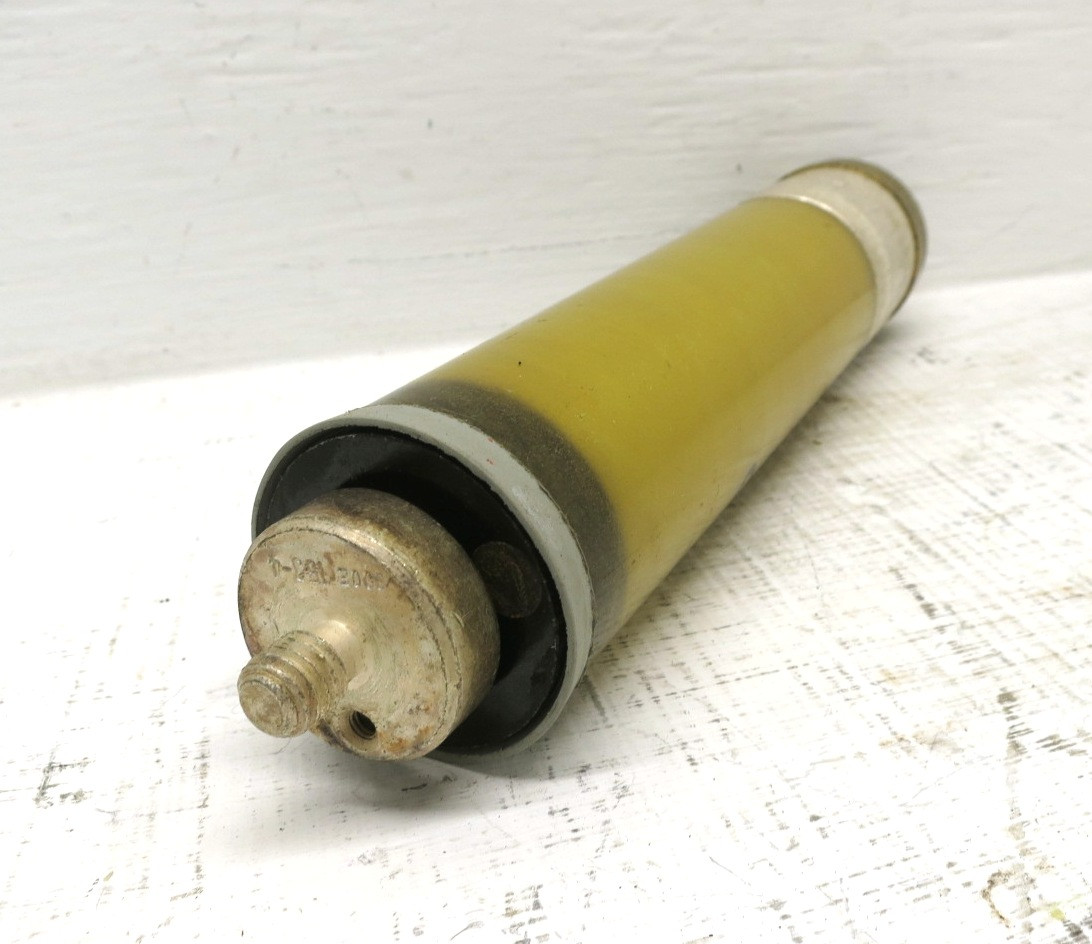 S&C 130500R4 SM-5 Power Fuse Refill Unit 300E Amp 4.16 kV 300A SM5 300 153-4 (DW8505-1)