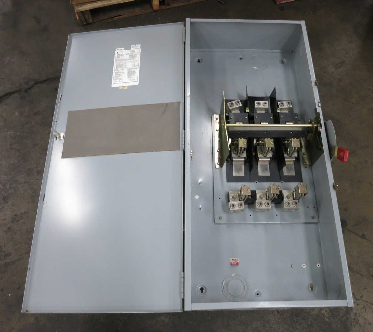 GE TH3326 600A 240V Fusible Heavy Duty Safety Switch Disconnect 600 Amp Mod 11 (DW8518-1)