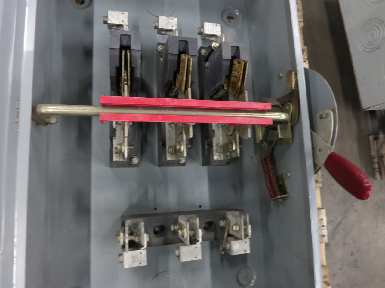 Westinghouse HF425N 400A 240V Fusible Safety Switch Disconnect 400 Amp HF-465N (DW8526-1)