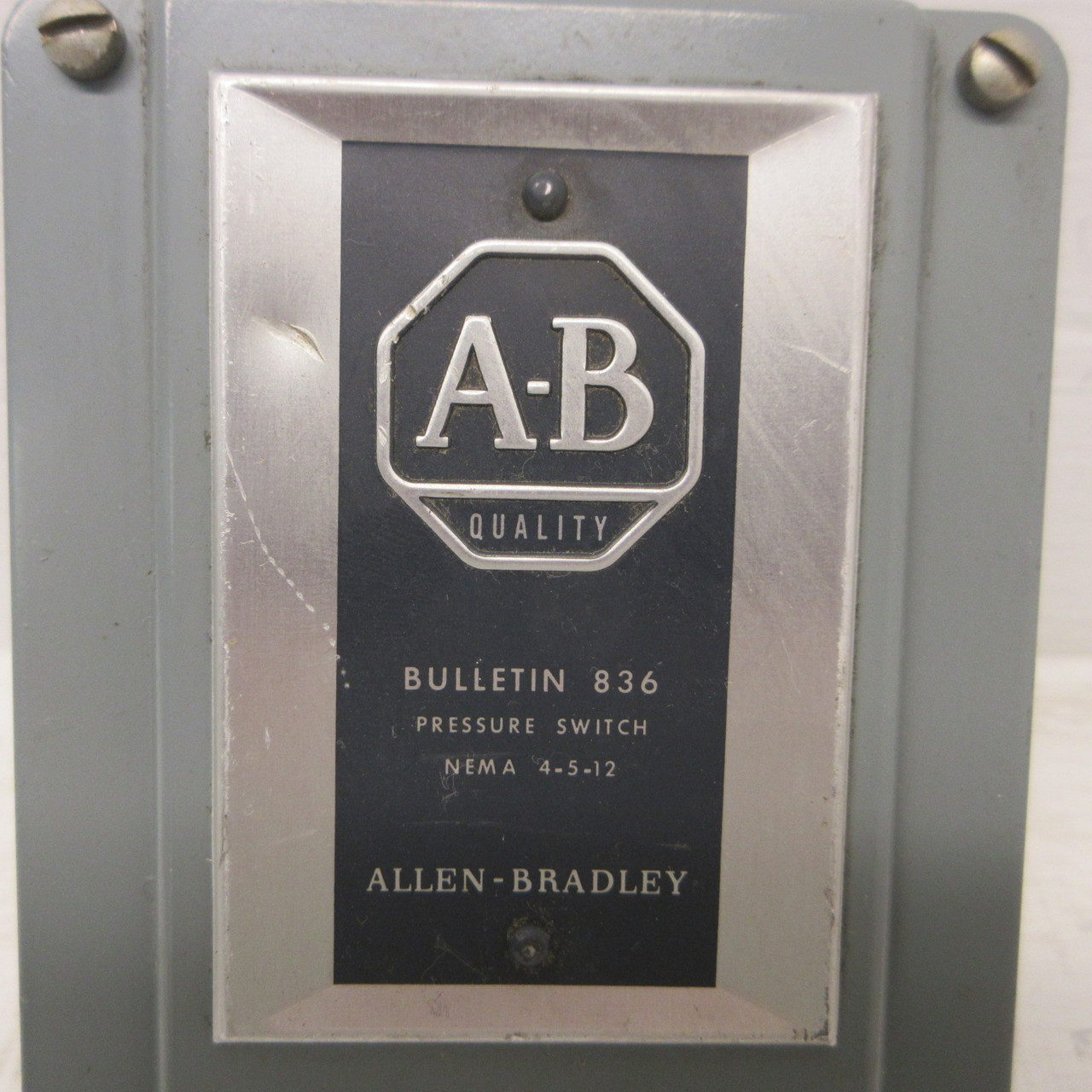2nd Image of AH1572