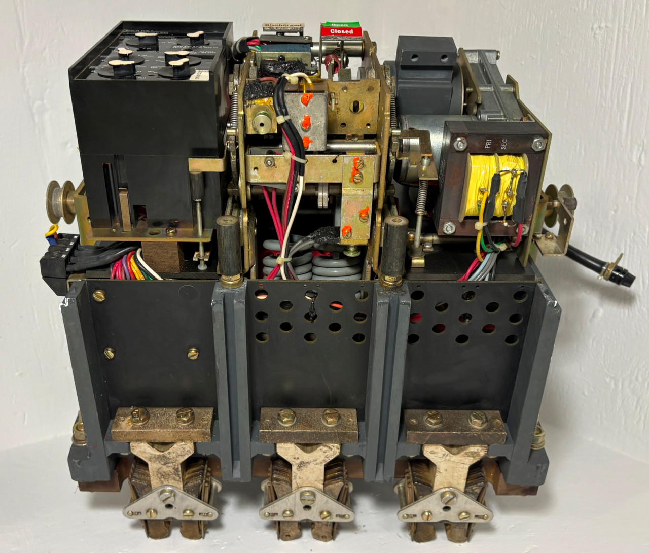 Westinghouse SPB 100 800A LSIG Drawout EO Pow-R Breaker 300 Amp Plug 480V DO (EM5995-1)
