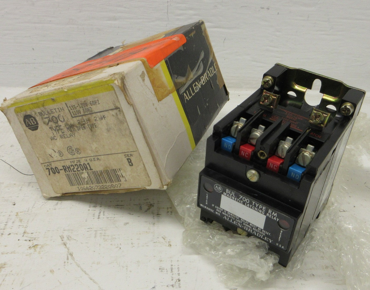 Image of NEW Allen Bradley 700-RM220A1 Ser B AC Control Relay Type RM Open Type 120V NIB