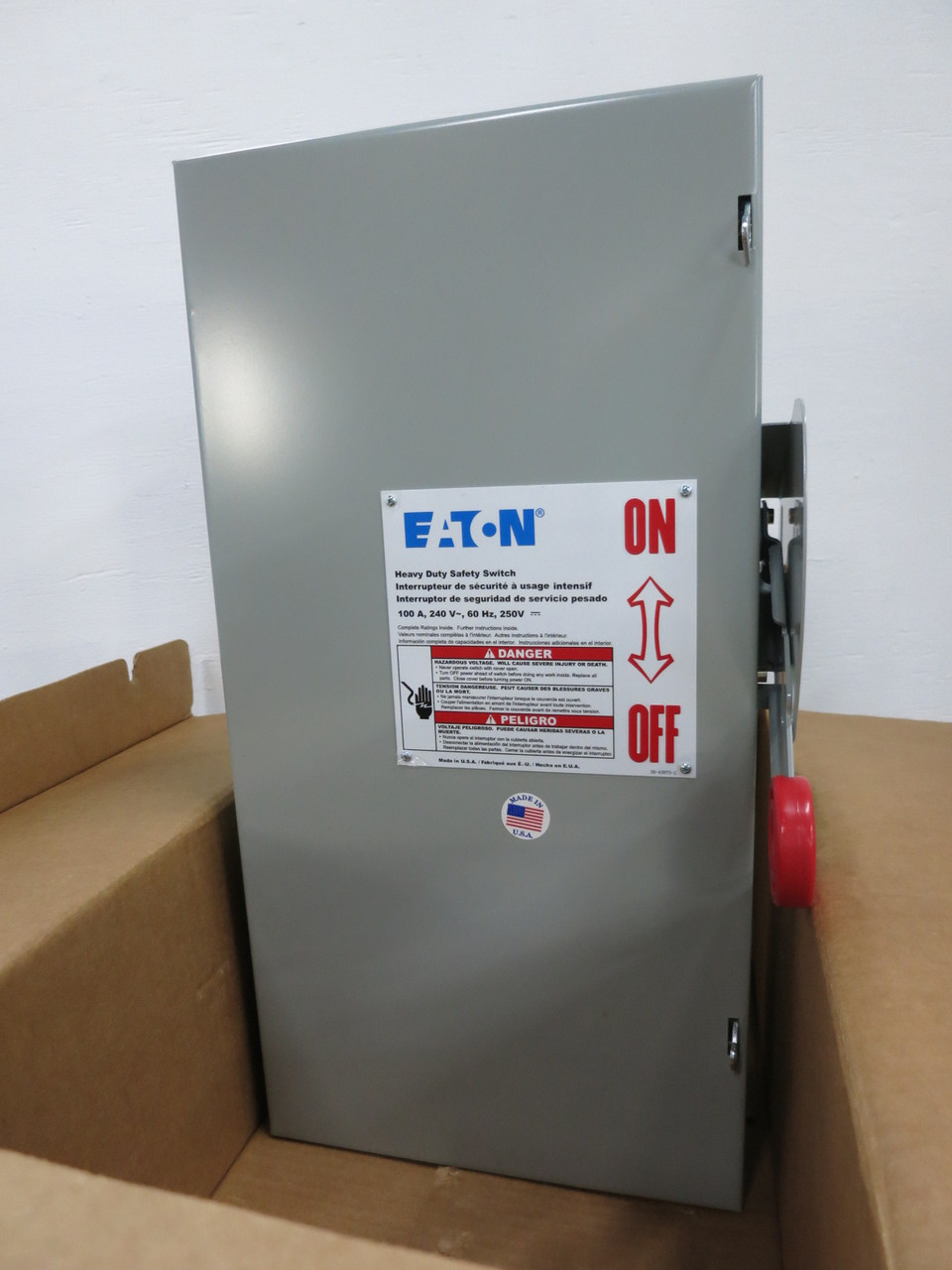 NEW Eaton DH323NGK 100A 240V Fusible Safety Switch Disconnect 100 Amp 240 VAC (DW8547-4)
