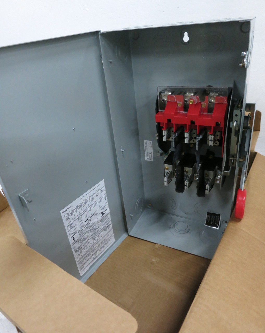 NEW Eaton DH323NGK 100A 240V Fusible Safety Switch Disconnect 100 Amp 240 VAC (DW8547-4)