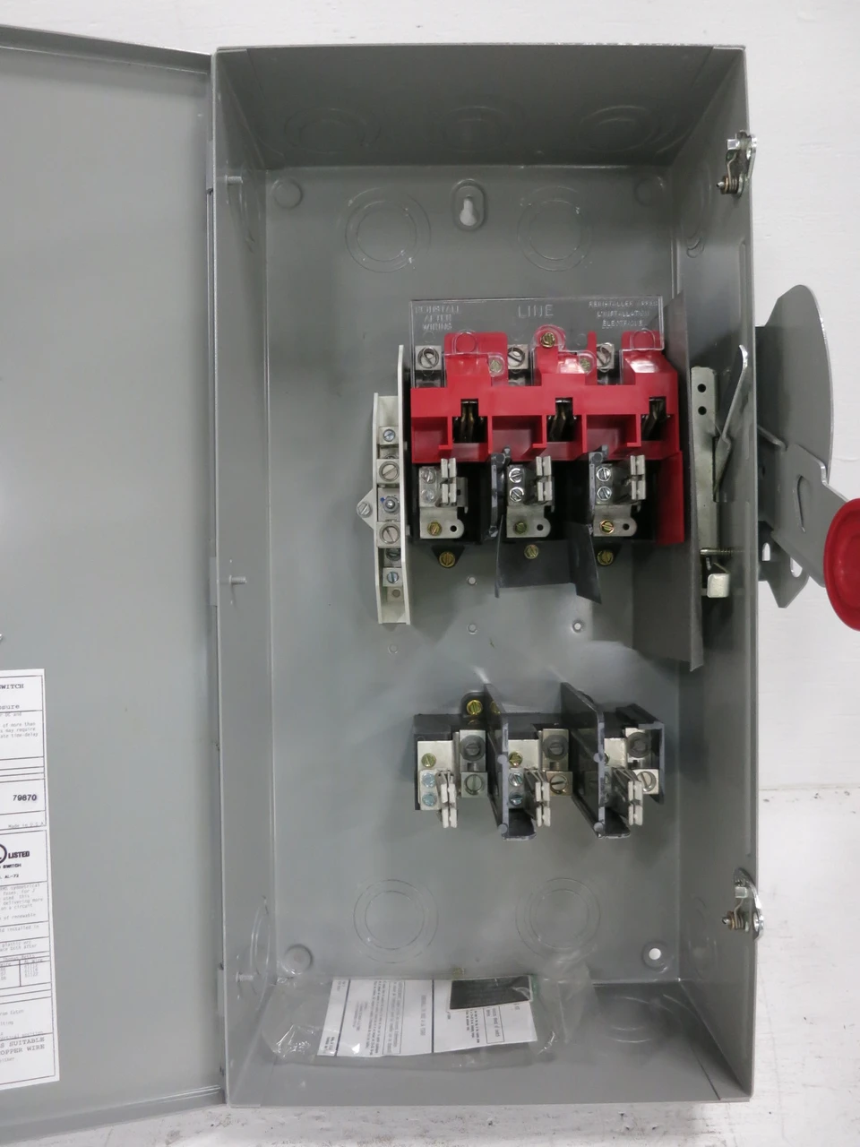 NEW Eaton DH323NGK 100 Amp 240V Fusible Safety Switch Disconnect 100A 240 VAC (DW8548-2)