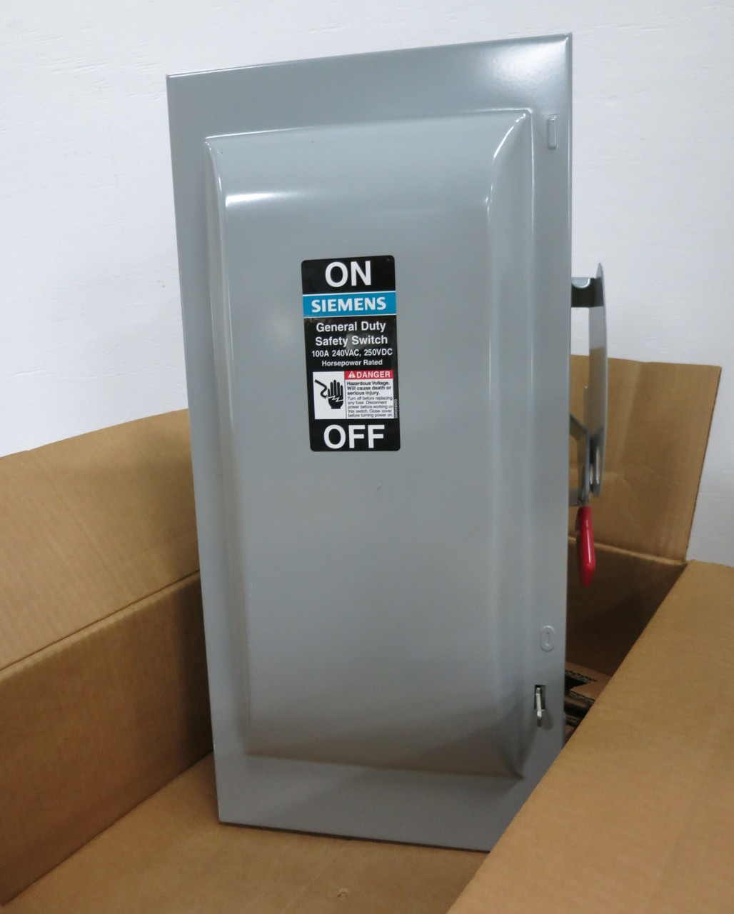 NEW Siemens GF323N 100A 240V Fusible Safety Switch Disconnect 100 Amp 240 VAC (DW8563-2)