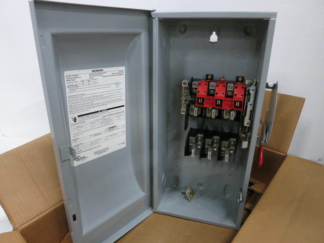 NEW Siemens GF323N 100A 240V Fusible Safety Switch Disconnect 100 Amp 240 VAC (DW8563-2)