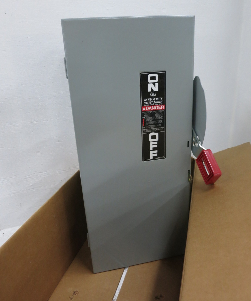 NEW GE TH4323 100A 240V Fusible Heavy Duty Safety Switch Disconnect 100 Amp 10 (DW8569-1)