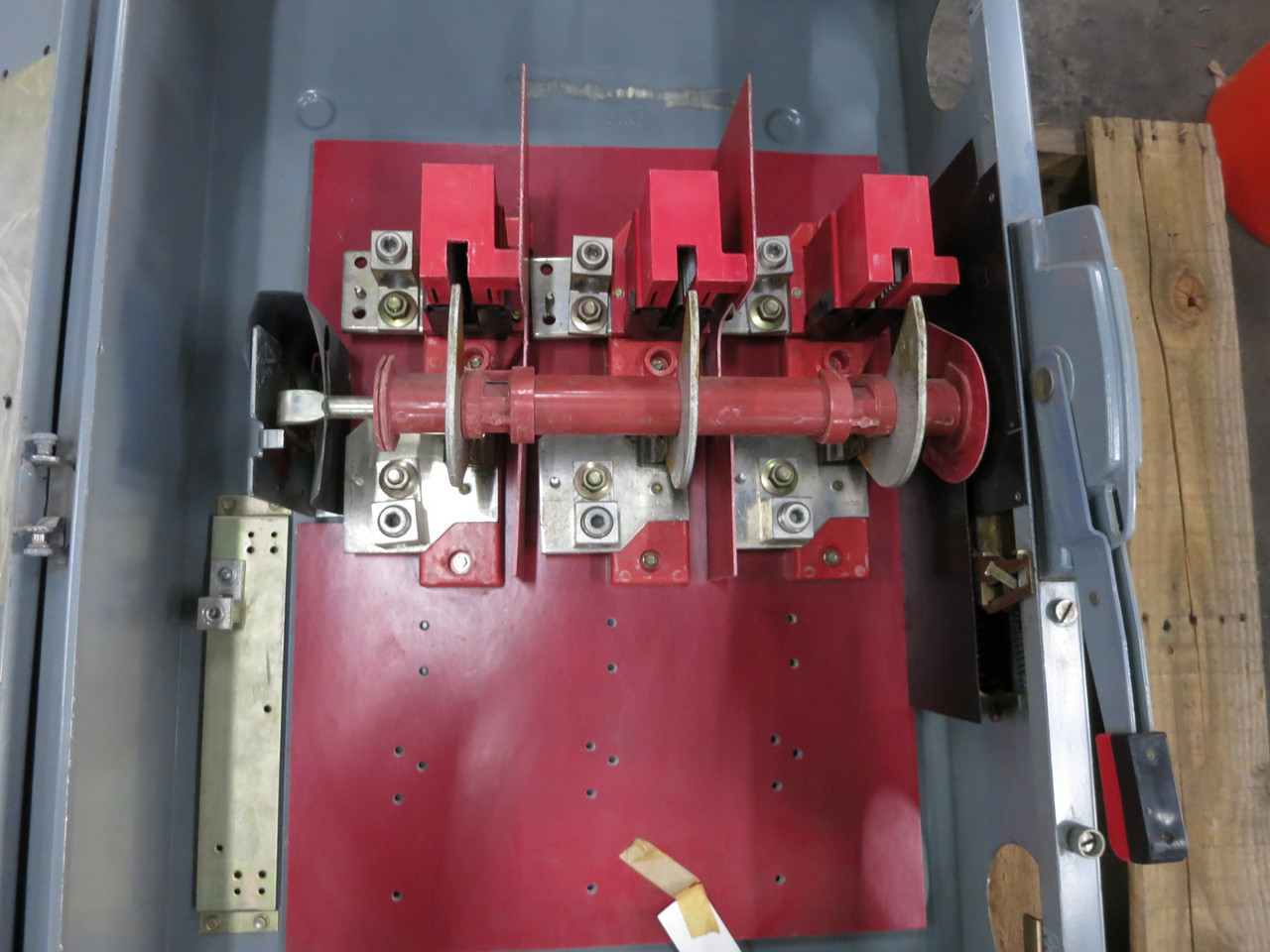 Square D HU365AWK 400A 600V Non-Fusible Safety Switch Disconnect 400 Amp 3R FLAW (DW8583-1)