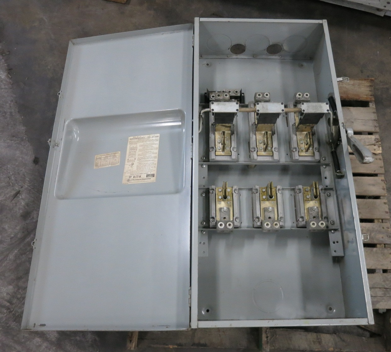 ITE F326 600A 240V Fusible Safety Switch Disconnect F-326 600 Amp 240 VAC Gould (DW8580-1)