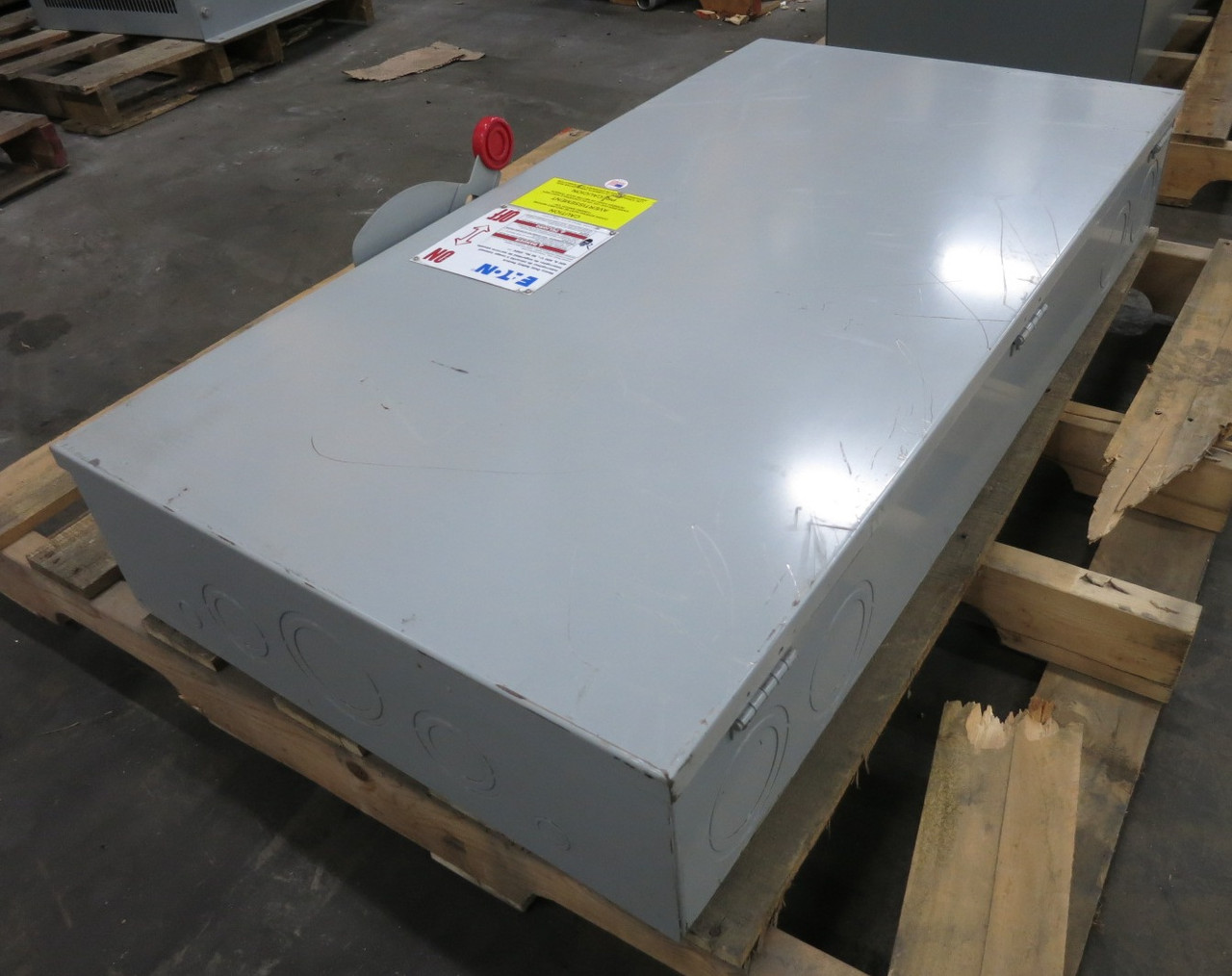 Eaton DH365NGK 400A 600V Fusible Heavy Duty Safety Switch Disconnect 400 Amp (DW8578-1)