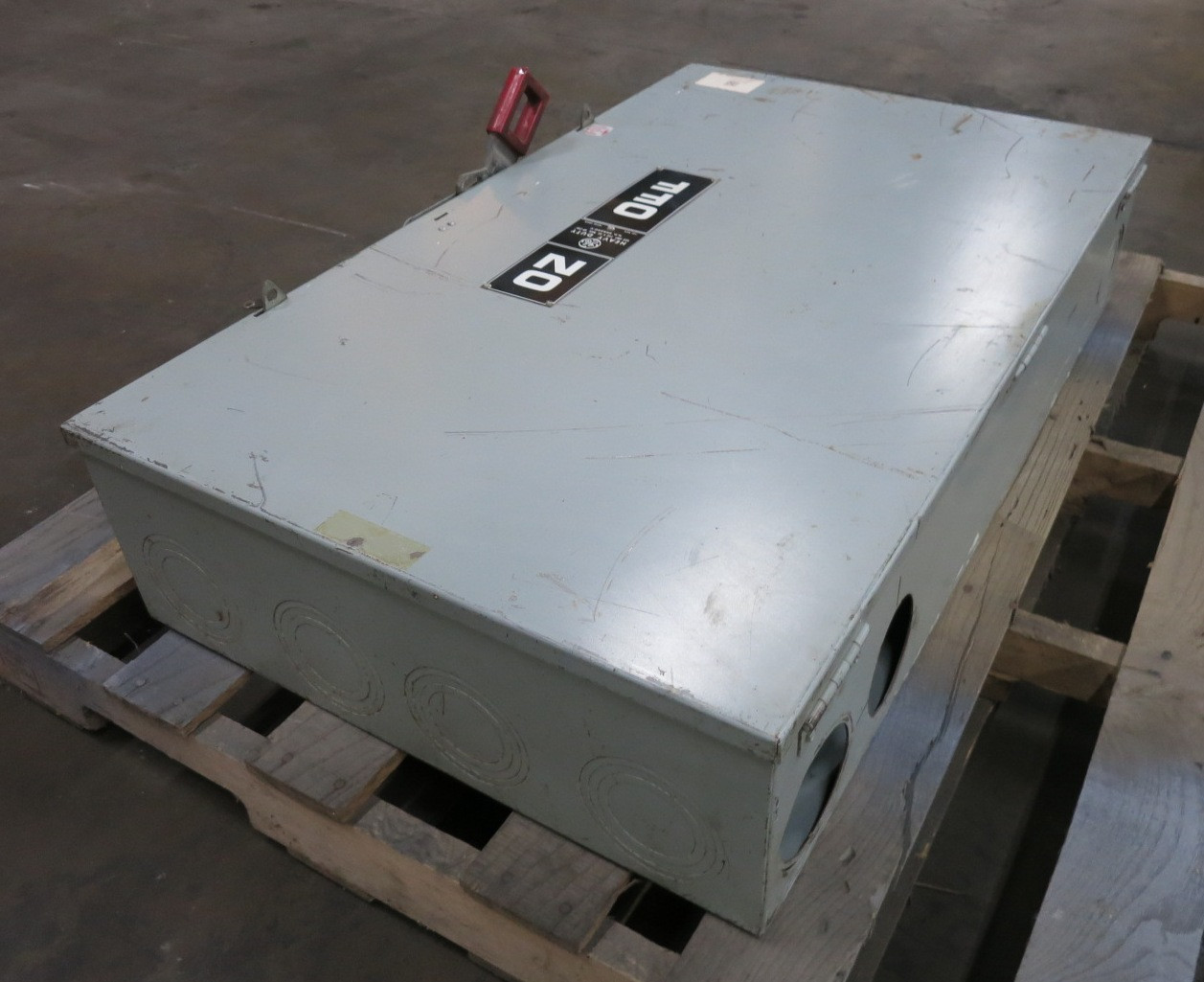 GE TH4326 600A 240V Fusible Heavy Duty Safety Switch Disconnect 600 Amp Mod 4 (DW8586-1)