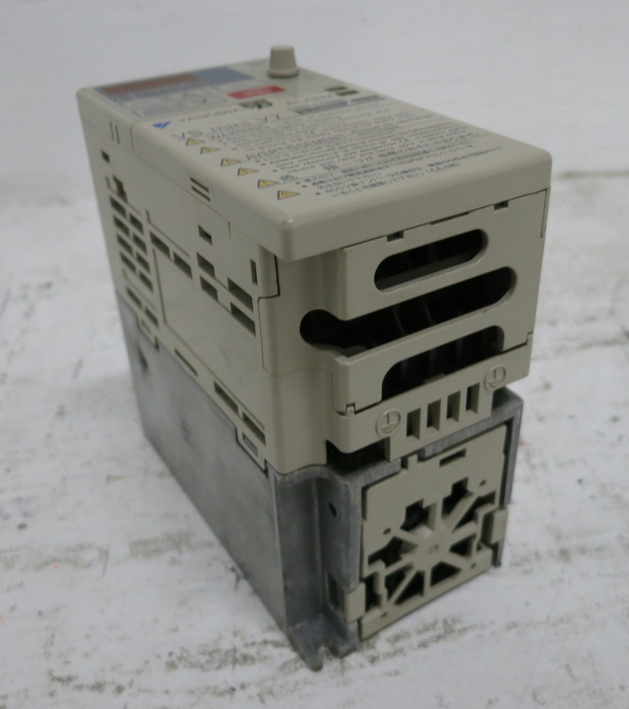 Yaskawa CIMR-V7AA20P7 1 HP VS Mini V7 AC Drive 200-230V 0.75 kW VFD 20P70 (DW8591-2)