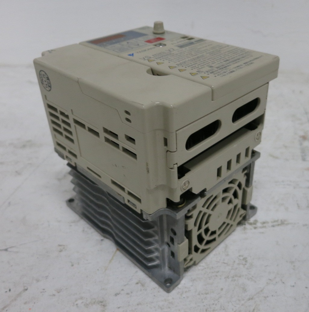 Yaskawa CIMR-V7AA21P5 2 HP VS Mini V7 AC Drive 200-230V 1.5 kW VFD 21P50 (DW8594-1)