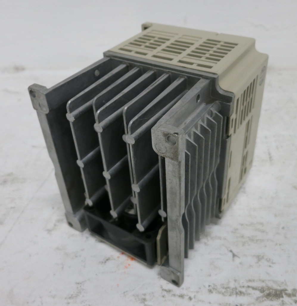 Yaskawa CIMR-V7AA21P5 2 HP VS Mini V7 AC Drive 200-230V 1.5 kW VFD 21P50 (DW8594-1)