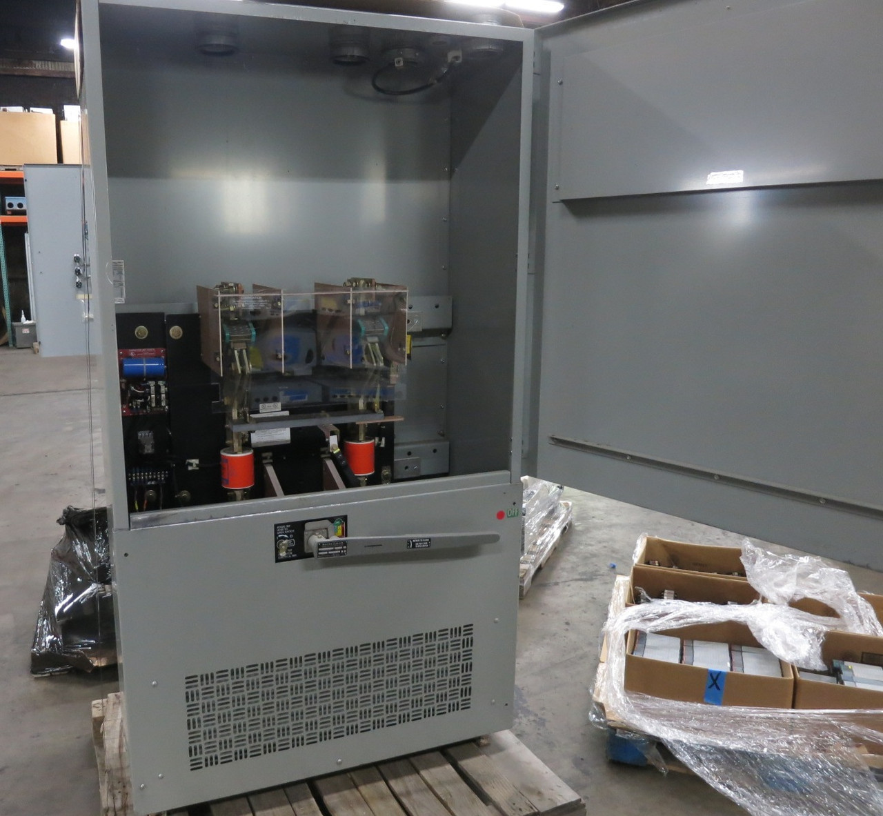Boltswitch VLDC2610-ST 2000A 600V DC 2P Contact Switch Disconnect 2000 Amp VLDC (DW8606-1)
