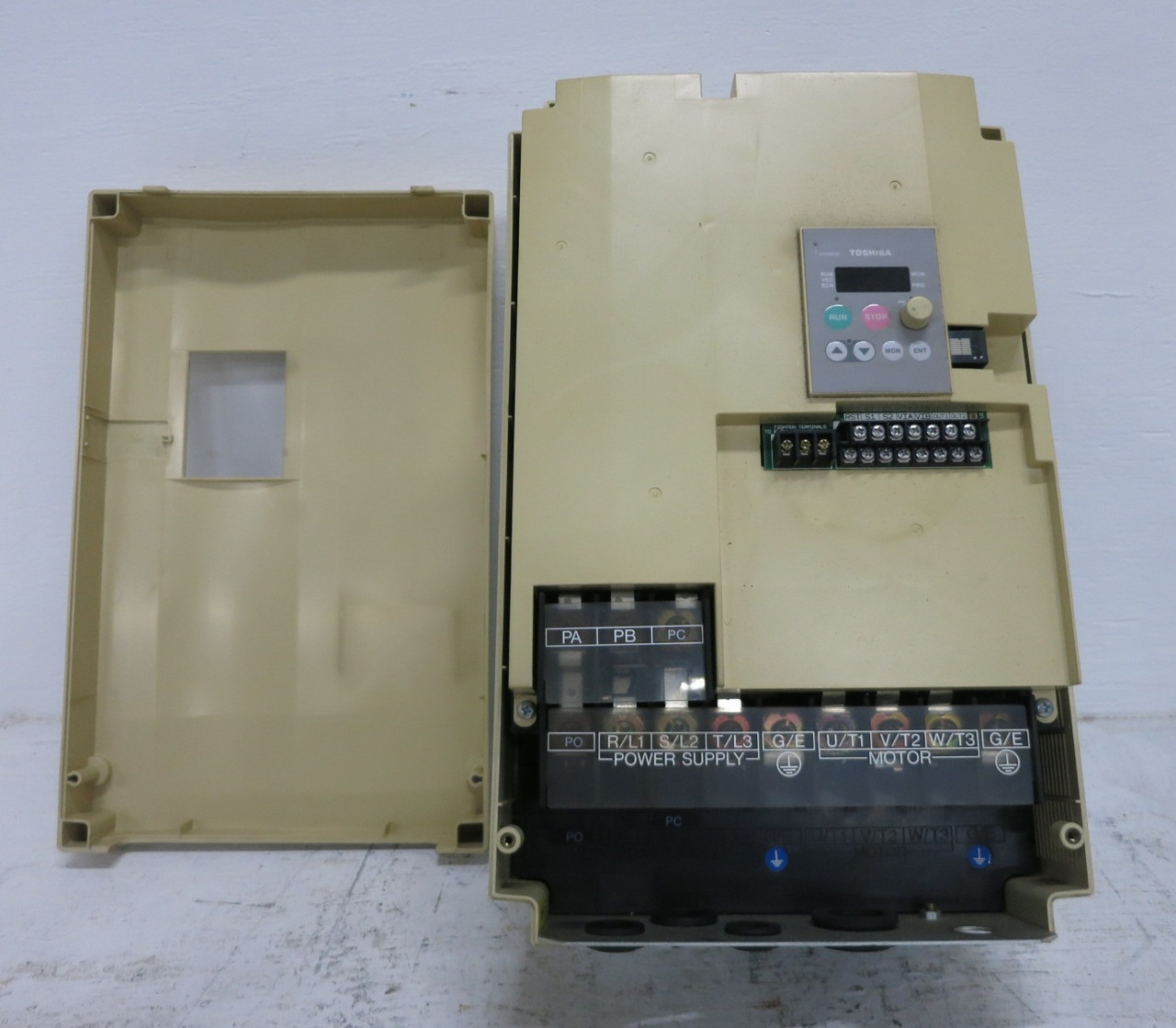 Toshiba VFS5-5270UPH 25 HP Transistor Inverter 575V AC VS Drive S5 VFD 575 VAC (DW8605-2)