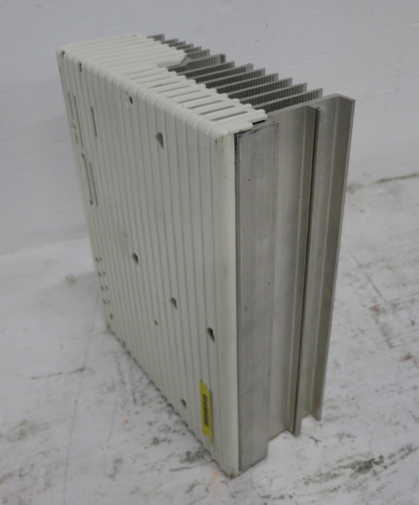 Lenze 33.8211_E 00384007 1 HP AC Frequency Inverter 400V 3PH VS Drive 0.75kW VFD (DW8602-1)