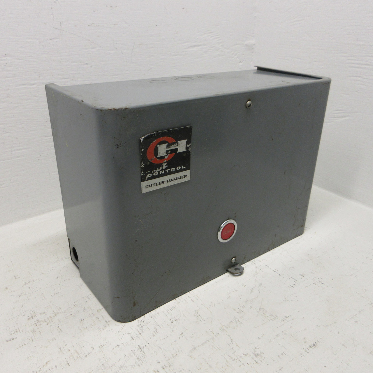 Image of Cutler Hammer 9656 Enclosed Size 0 Reversing Starter 5HP 18A 220V Coil 9656H26G