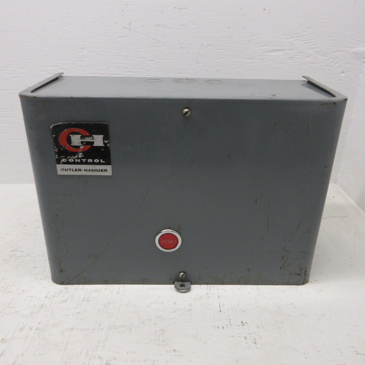 Cutler Hammer 9656 Enclosed Size 0 Reversing Starter 5HP 18A 220V Coil 9656H26G (AH1630-1)